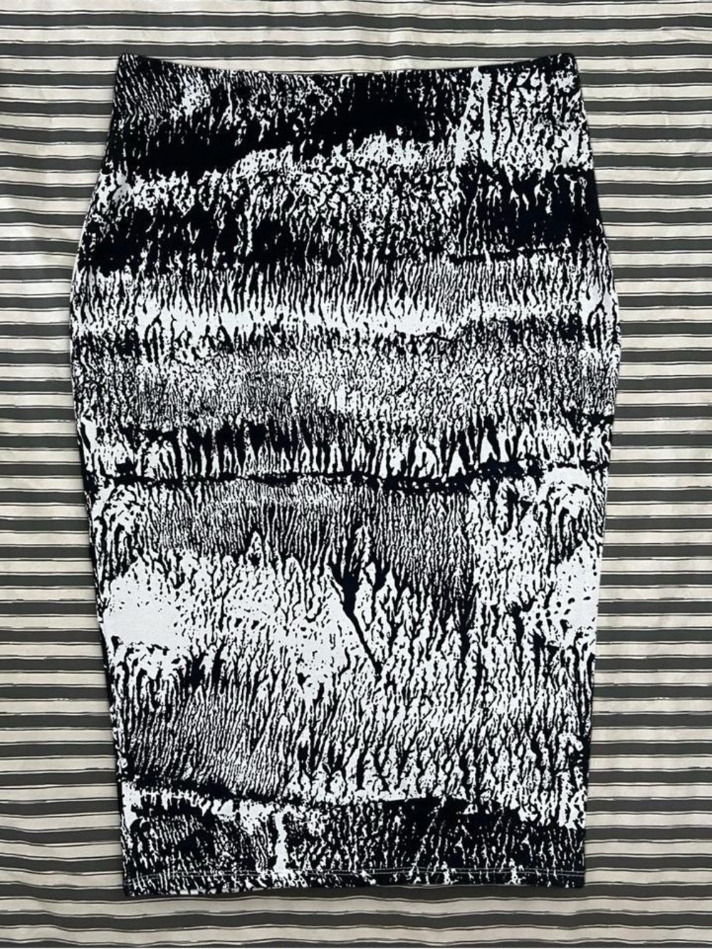 Black & White crocodile Print Pencil Skirt